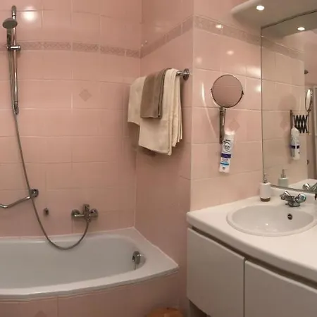 Bruyeres アパート